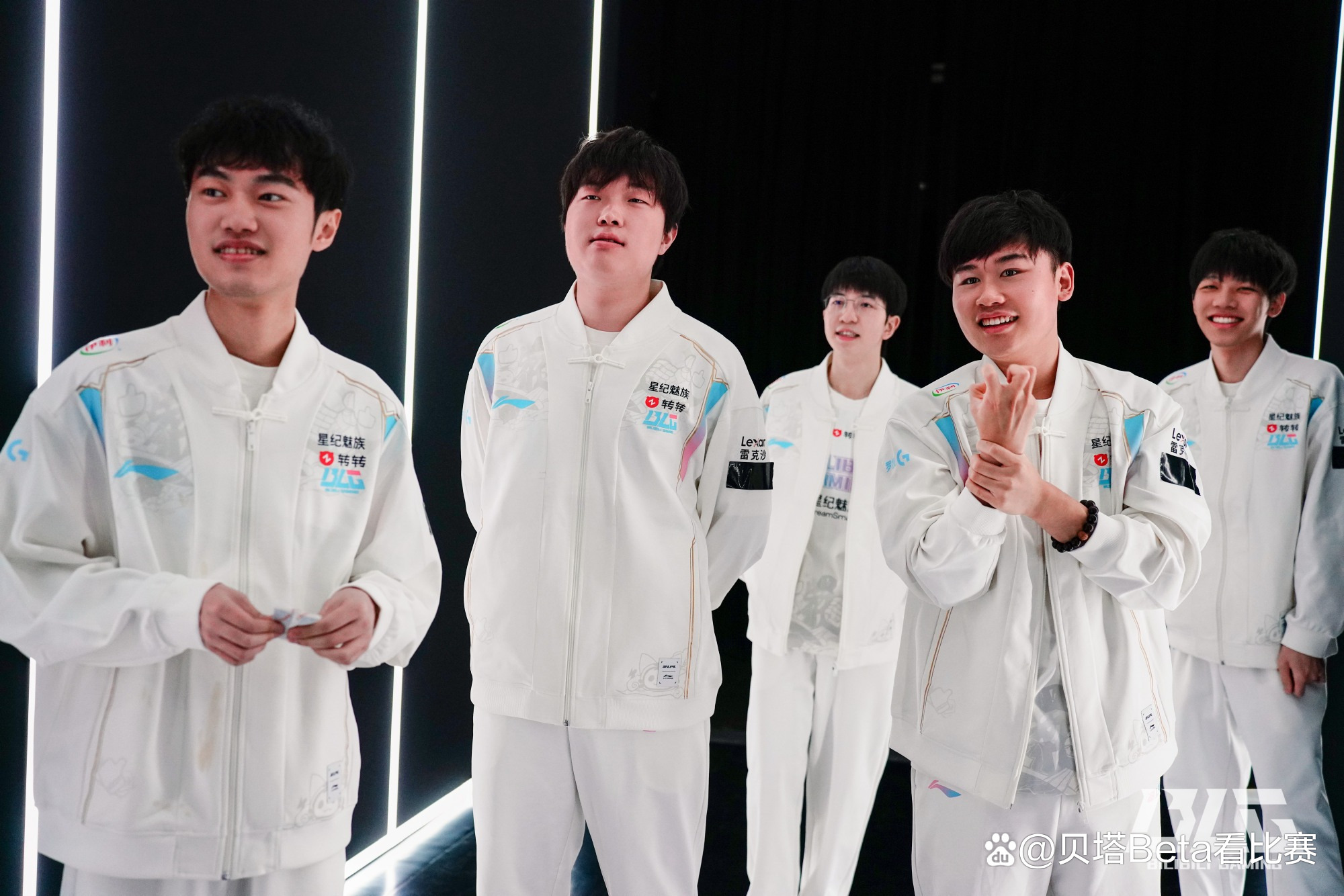 亚博体育-重返赛场首场状态出色，TES观众沸腾！，巴特勒重返赛场赢得满堂喝彩-亚博体育